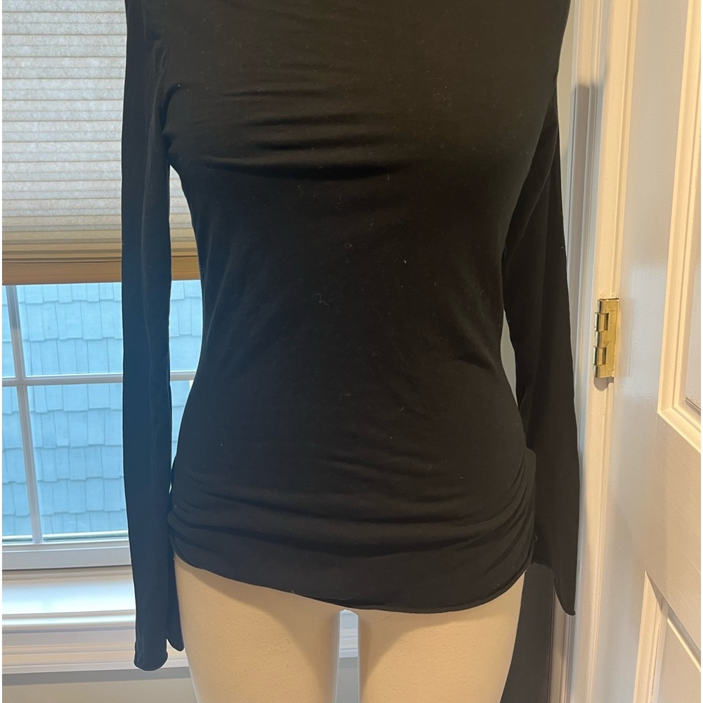 James Perse 3 black off the shoulder tee. Slight bell sleeves. Like new.